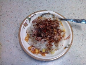 Bubur di dalam semangkuk piring. 