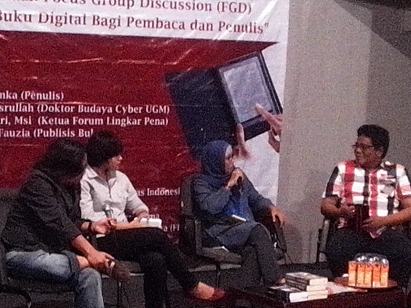 para pembicara di sesi seminar