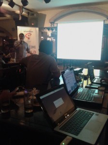 Sesi sharing mengenai me-maintain komunitas