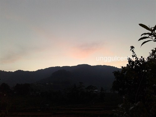 Sunrise yang dingin khas pegunungan