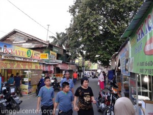 Kawasan jalain syuhada, tak jauh dari kantor walikota merupakan sentra kuliner khas palembang