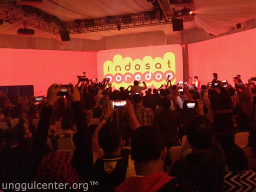 Identitas baru Indosat Ooredoo diperkenalkan dan sontak semua berubah menjadi merah marun dan kuning