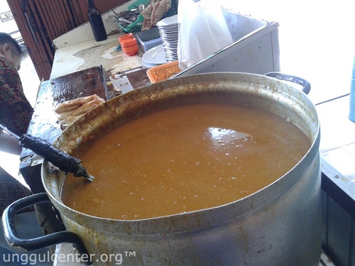 Kuah kari siap dituang