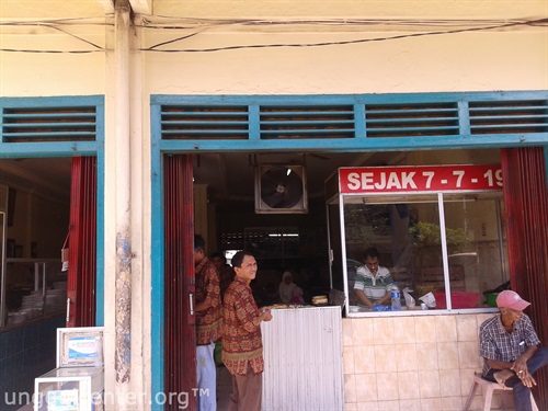 Tampilan depan Warkop Martabak HAR di Simpang Sekip, Palembang