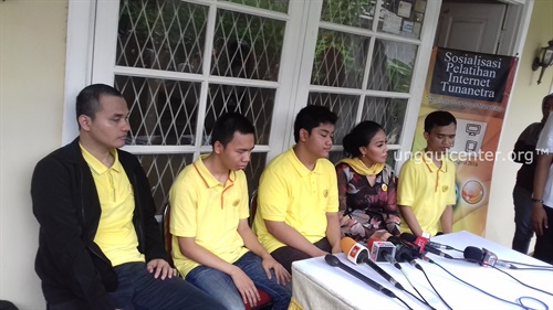 Press conference Pelatihan Internet untuk Tuna Netra (ki-ka: Dimas, Sapto, Faiz, Bu Amy, Rico)