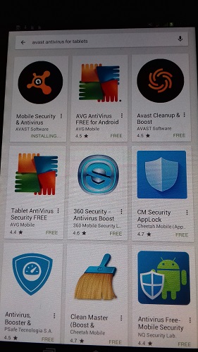 cari aplikasi AVAST di google play. Terlihat dua aplikasi di bagian kiri atas.