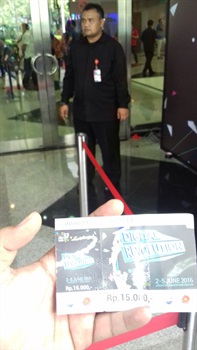 Penasaran ngga apa yang membuat saya ngantri pertamax di Indonesia Celullar Show 2016 ini? Bukan, bukan mau antri hape murah!