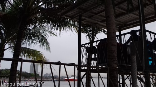 si bapak lagi streaming kayaknya tuh hehe