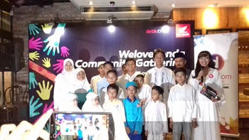 Foto bersama Anak Yatim yang mendapatkan santunan