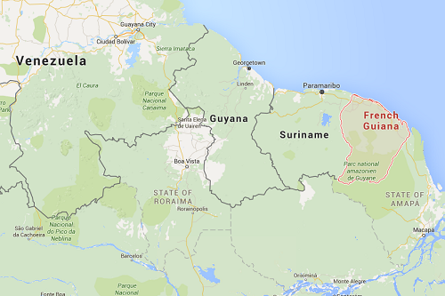 di utara berbatasan laut, di barat ada venezuela (jajahan spanyol), guyana (jajahan belanda) dan suriname (jajahan belanda) serta timur selatan ada Brasil (jajahan portugis). Kejawab kan kenapa namanya Guyana Prancis? Yup Guyana-nya jajahan prancis.