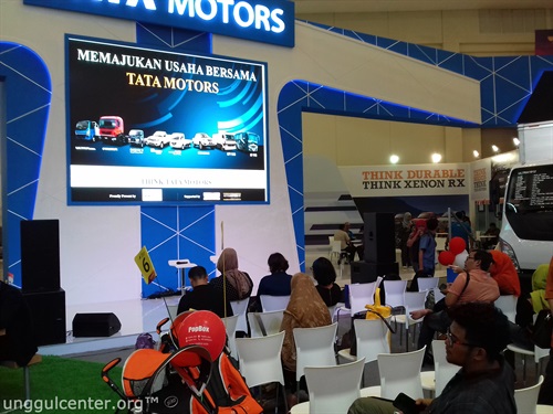 suasana paparan produk tata motors di GIIAS 2016