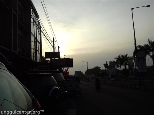 Pemandangan didepan hotel, itu yang diujung lokasi venue