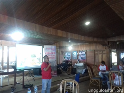 Makan di Resto Timou Tou Tepian Danau Tondano yang sejuk