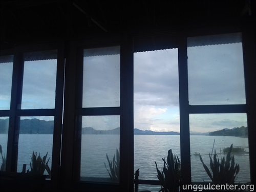 pemandangan syahdu danau tondano sore