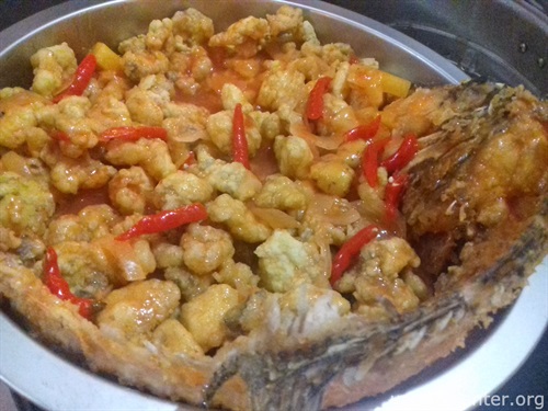 Menu Resto Ohoy Flower Garden.. Maknyuss Minahasa banget!