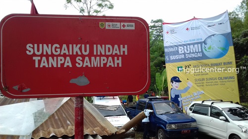 hari bumi pmi susur ciliwung
